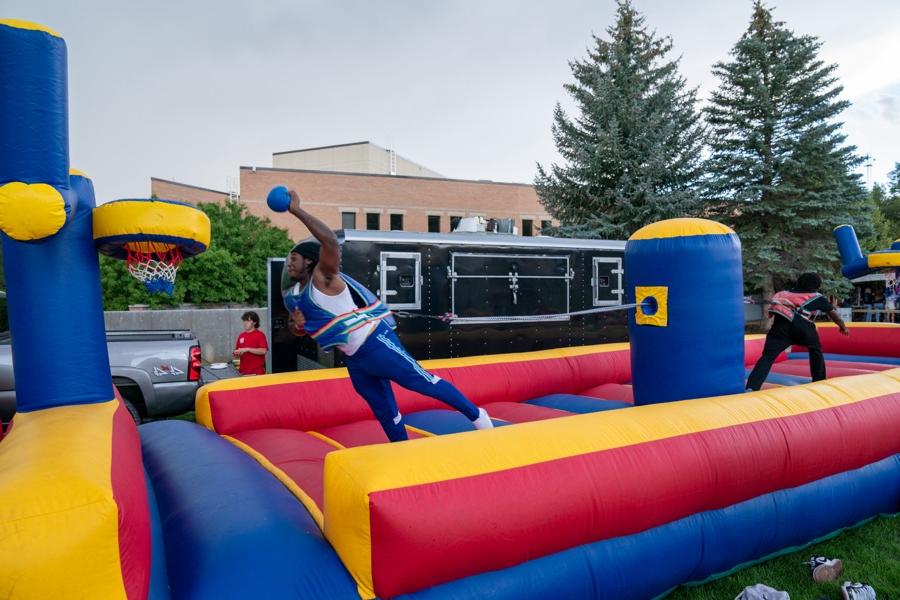 Freshman students play games at Freshman Kickoff